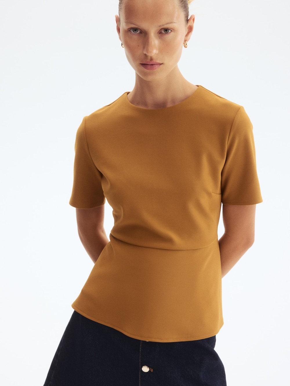 NWOT | H&M Short Sleeve Crewneck Top in Mustard Brown Size L